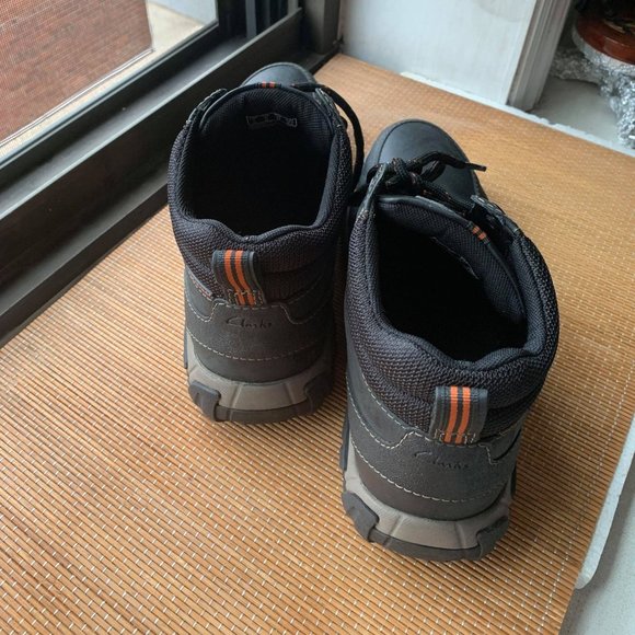 Clarks Walkbeck Top Black Leather Snow Boots